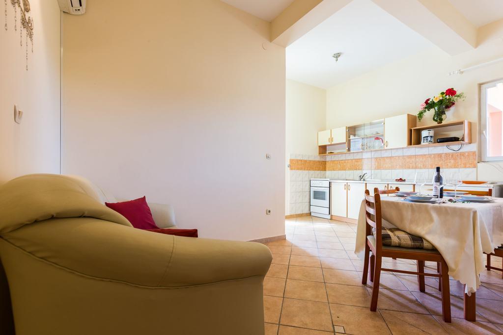 Apartments Angelina Sukošan Екстериор снимка